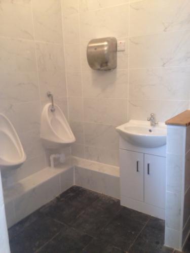 bathroom1