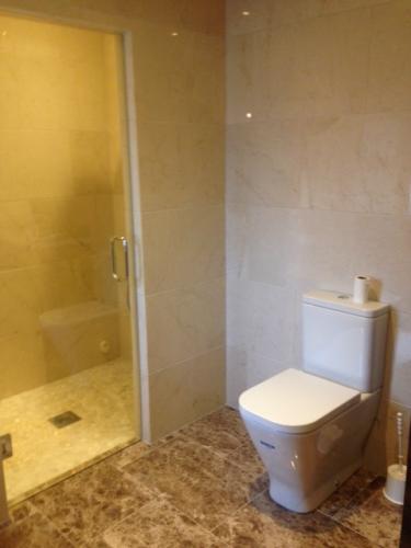 bathroom2